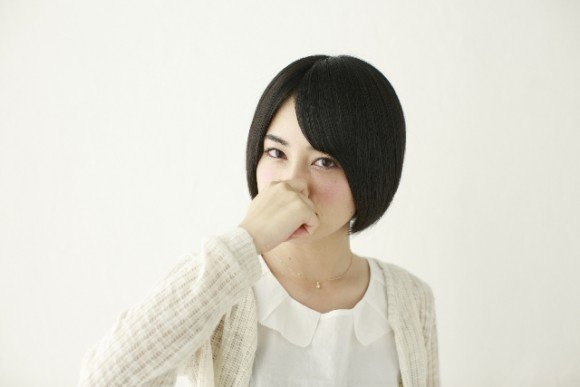 梅雨時の洗濯物をニオイなく乾かすコツ【部屋干しなど】