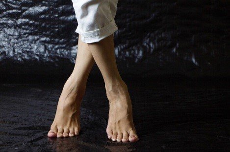 足の冷えの原因と効果のある解消法や改善法【ツボ・漢方】
