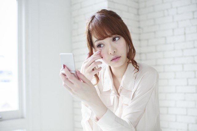 目の充血の原因と解消法!痛みや痒みや目やには大丈夫?