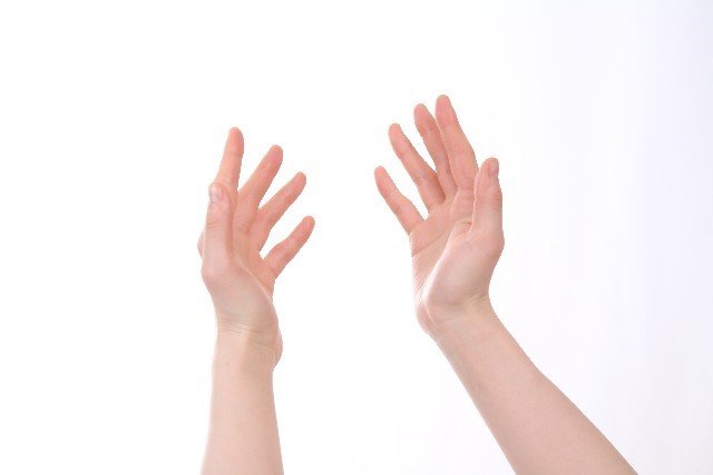 手のしびれの原因と治し方!症状がひどい時は病気の可能性はあるの?