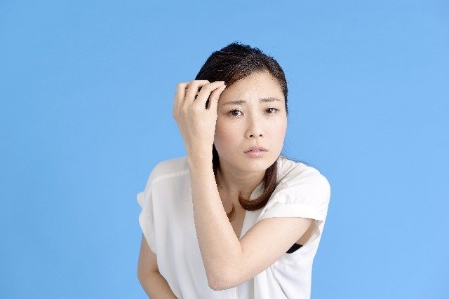 若白髪は遺伝やストレスが原因なの?白髪を増やさない対策法!