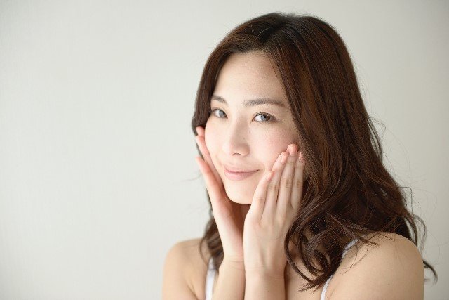 顔コリのほぐし方と解消法【マッサージやツボ】で小顔に!