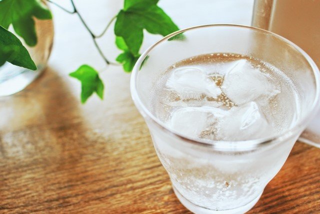 炭酸水の効能・効果とベストな飲むタイミング!作り方は?